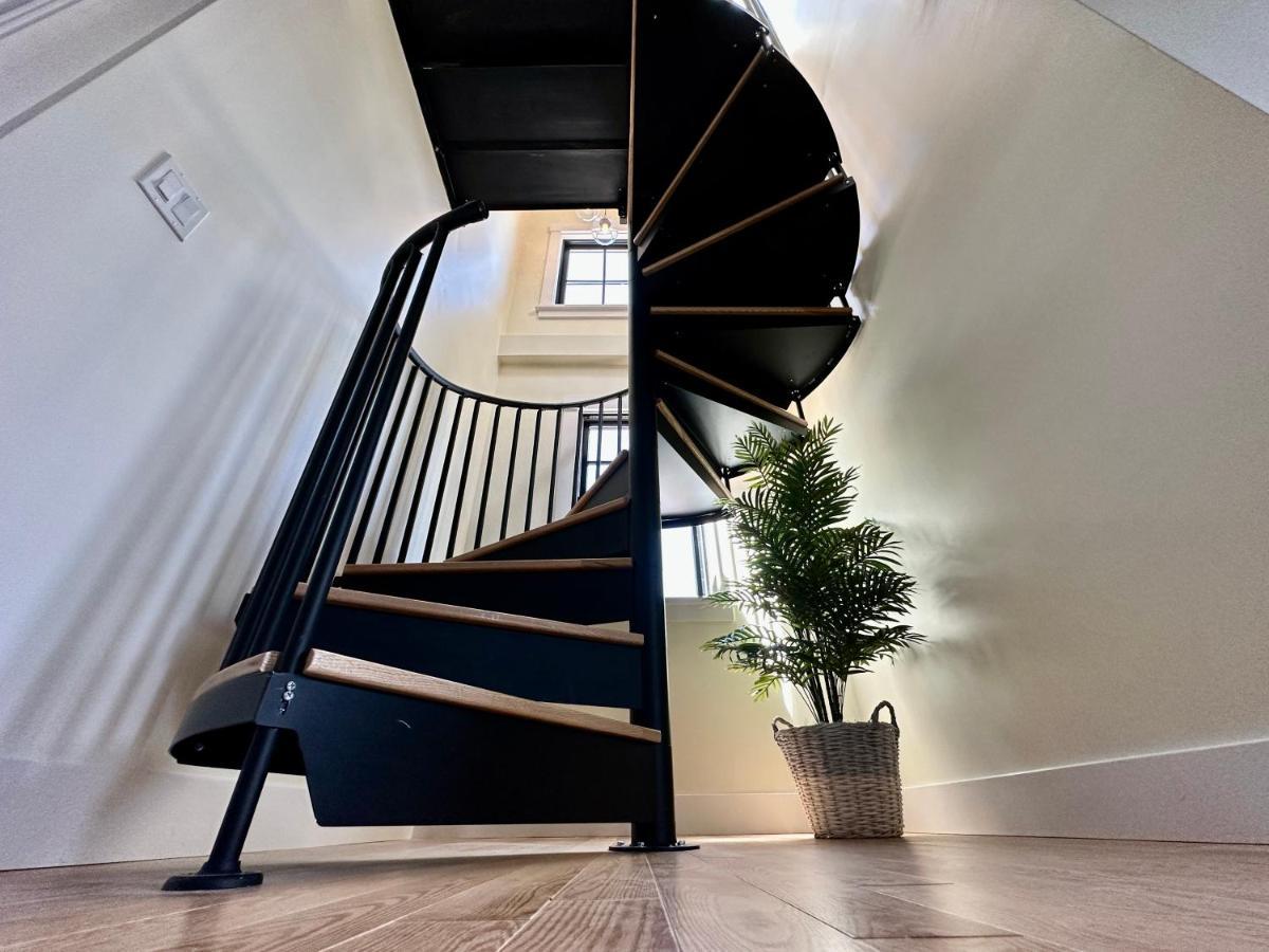 뉴포트 Prime Location! Renovated House! 6 Bed4 Bath 빌라 외부 사진