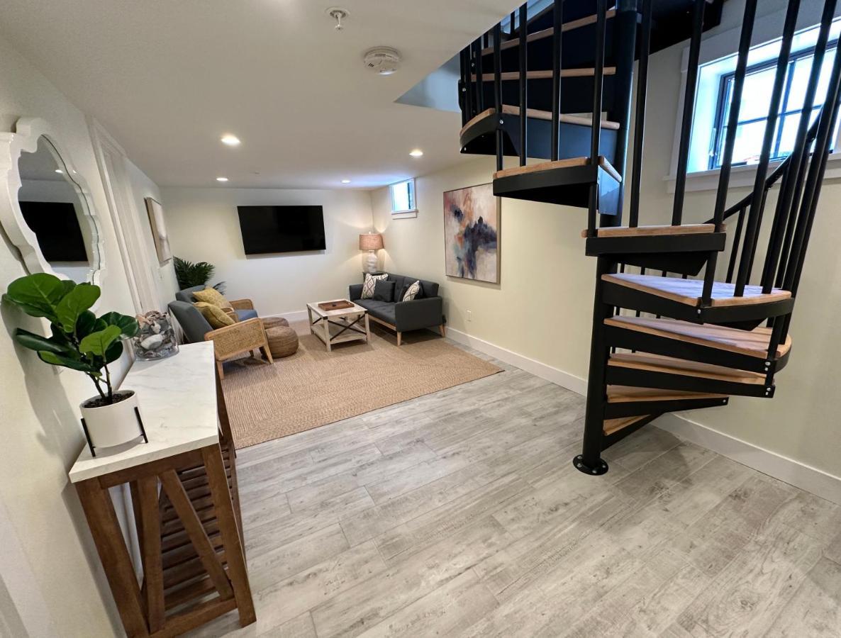 뉴포트 Prime Location! Renovated House! 6 Bed4 Bath 빌라 외부 사진