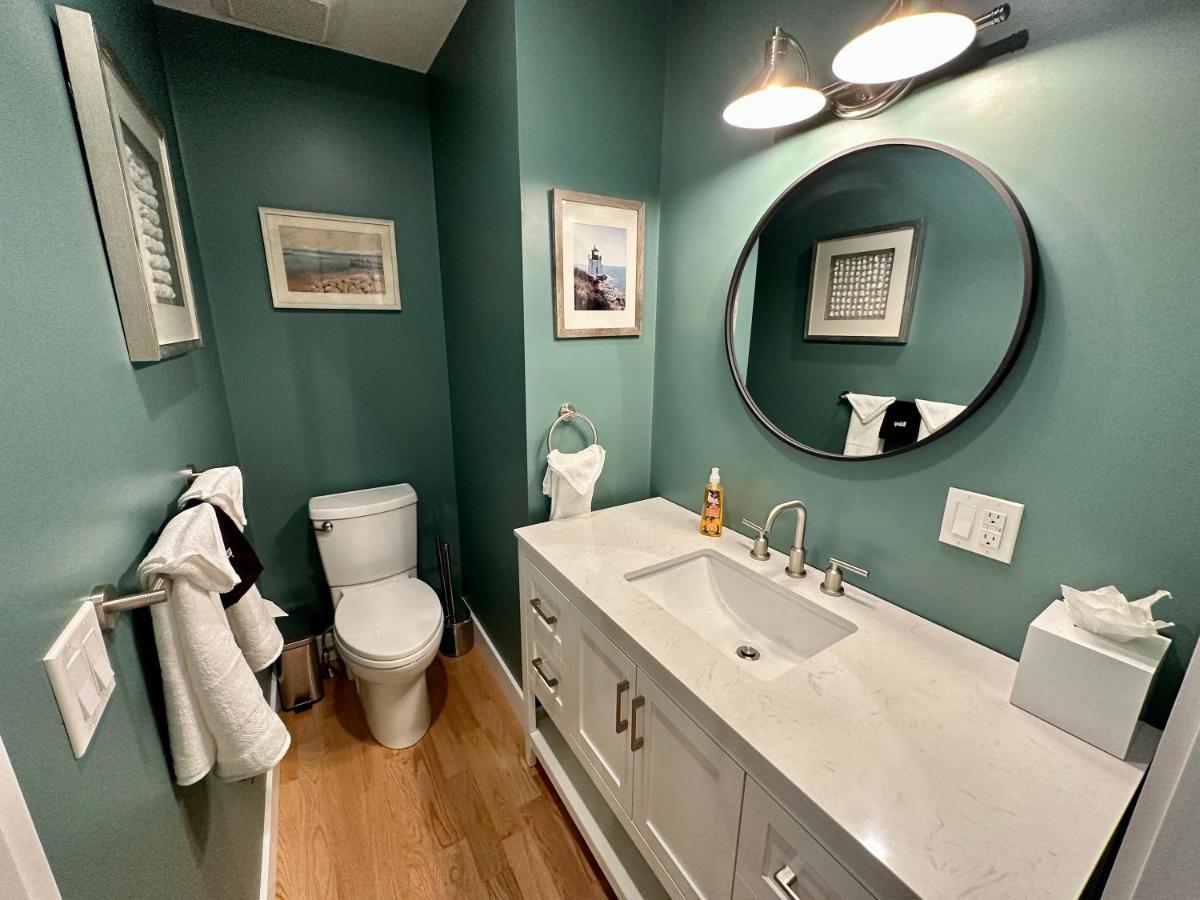 뉴포트 Prime Location! Renovated House! 6 Bed4 Bath 빌라 외부 사진