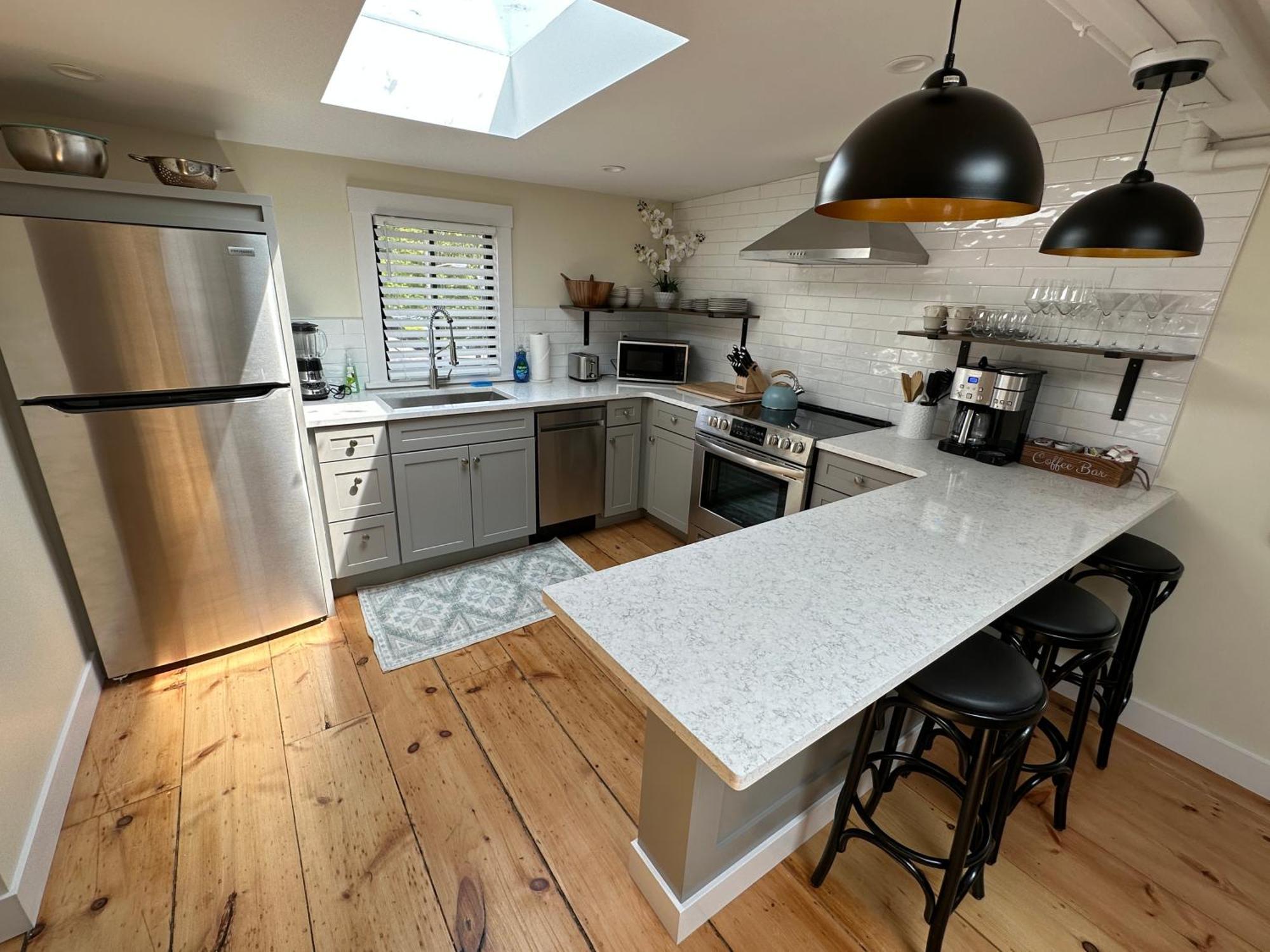 뉴포트 Prime Location! Renovated House! 6 Bed4 Bath 빌라 외부 사진