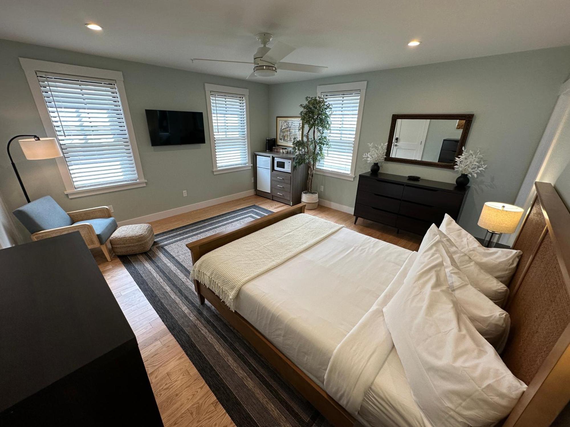 뉴포트 Prime Location! Renovated House! 6 Bed4 Bath 빌라 외부 사진