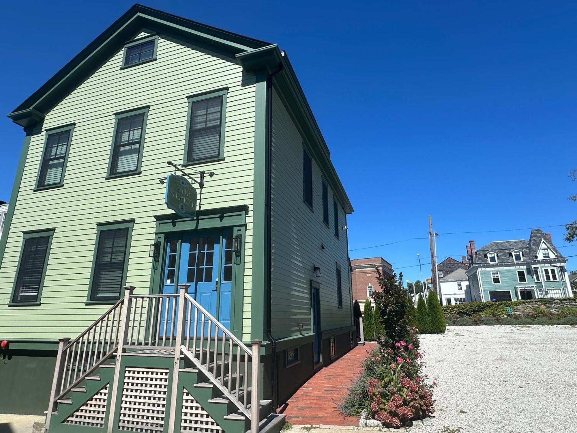 뉴포트 Prime Location! Renovated House! 6 Bed4 Bath 빌라 외부 사진