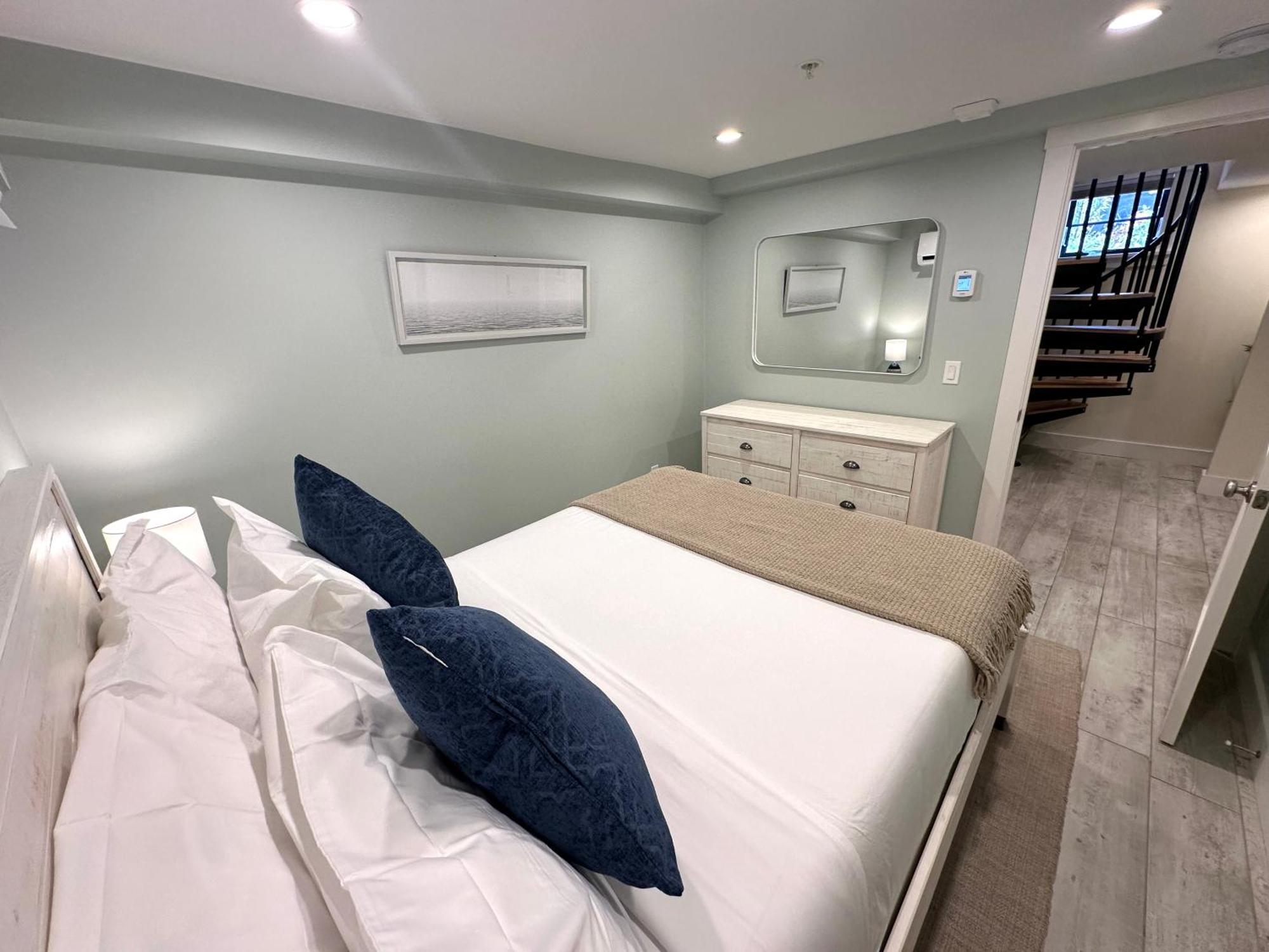 뉴포트 Prime Location! Renovated House! 6 Bed4 Bath 빌라 외부 사진