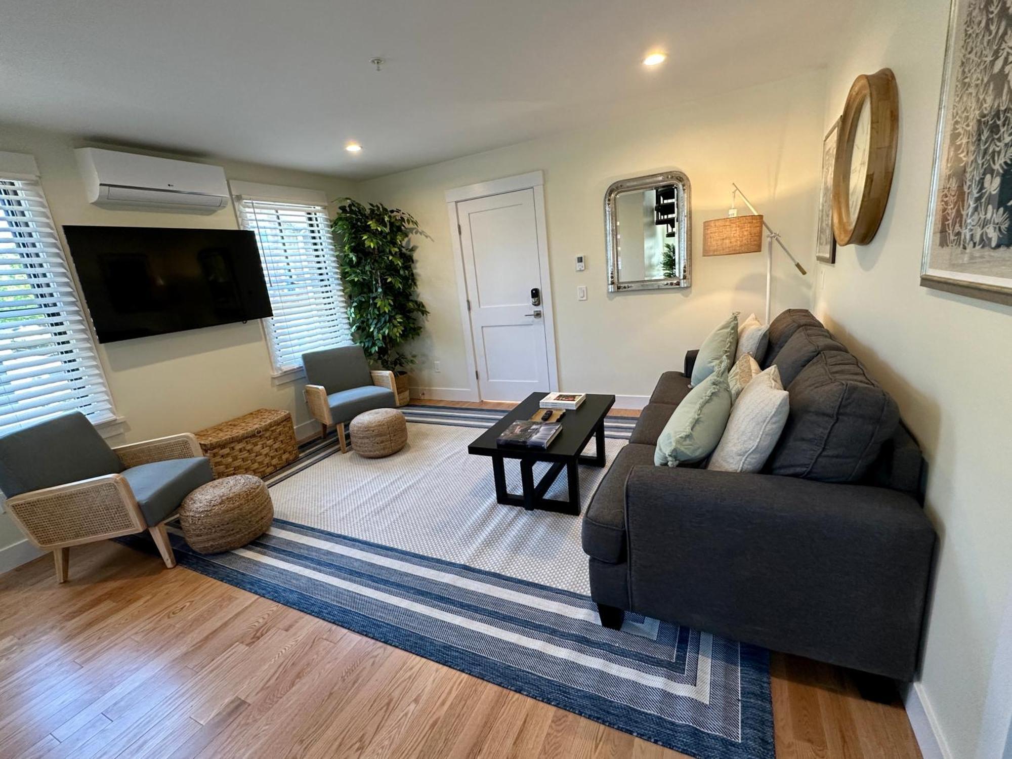 뉴포트 Prime Location! Renovated House! 6 Bed4 Bath 빌라 외부 사진